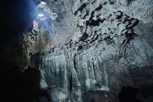 Shimoni Caves walls during historical guided tour